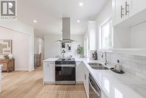 17 Glenbarr Road, St. Catharines, ON - Indoor Photo Showing Kitchen With Double Sink