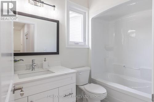 17 Glenbarr Road, St. Catharines, ON - Indoor Photo Showing Bathroom