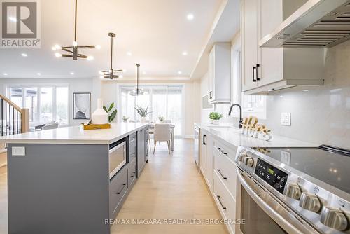 4229 Manson Lane, Lincoln, ON - Indoor Photo Showing Kitchen With Upgraded Kitchen