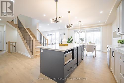 4229 Manson Lane, Lincoln, ON - Indoor Photo Showing Kitchen With Upgraded Kitchen