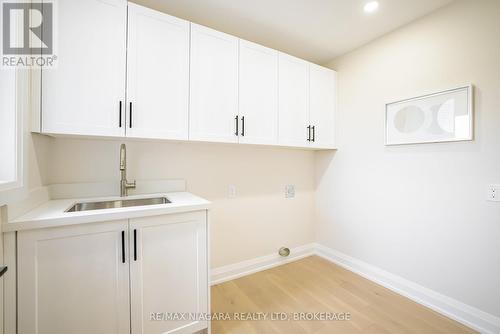 4229 Manson Lane, Lincoln, ON - Indoor Photo Showing Laundry Room