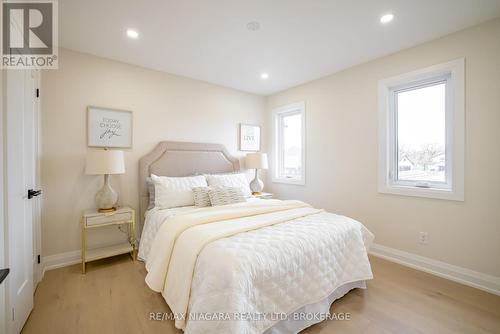 4229 Manson Lane, Lincoln, ON - Indoor Photo Showing Bedroom