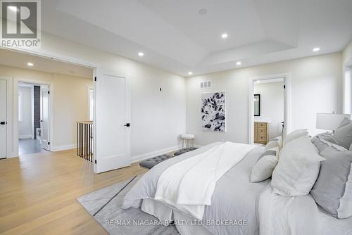 4229 Manson Lane, Lincoln, ON - Indoor Photo Showing Bedroom