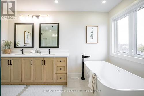 4229 Manson Lane, Lincoln, ON - Indoor Photo Showing Bathroom