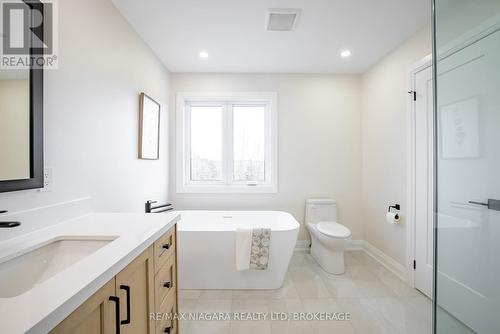 4229 Manson Lane, Lincoln, ON - Indoor Photo Showing Bathroom