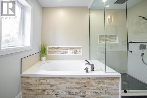 3873 Glenview Drive, Lincoln, ON - Indoor Photo Showing Bathroom