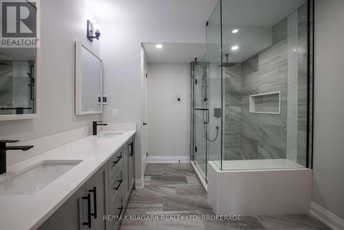 3873 Glenview Drive, Lincoln, ON - Indoor Photo Showing Bathroom