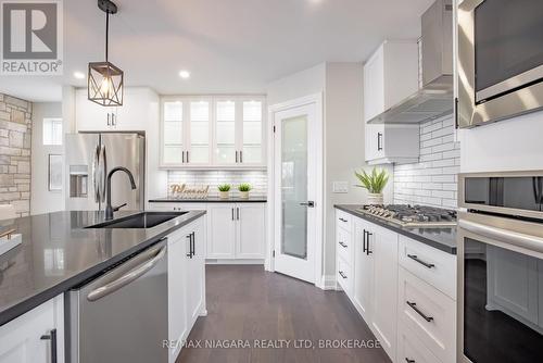 3873 Glenview Drive, Lincoln, ON - Indoor Photo Showing Kitchen With Upgraded Kitchen