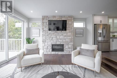 3873 Glenview Drive, Lincoln, ON - Indoor Photo Showing Living Room With Fireplace