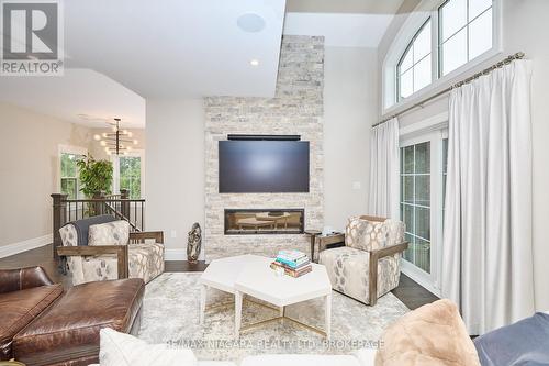 50 Aberdeen Lane S, Niagara-On-The-Lake, ON - Indoor Photo Showing Living Room With Fireplace