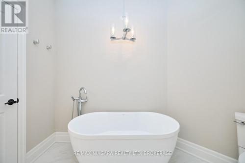 50 Aberdeen Lane S, Niagara-On-The-Lake, ON - Indoor Photo Showing Bathroom