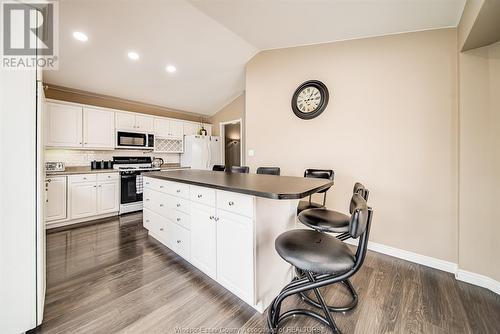 10884 Brentwood Crescent, Windsor, ON - Indoor Photo Showing Kitchen