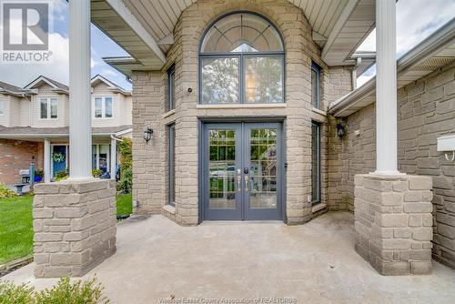 10884 Brentwood Crescent, Windsor, ON - Outdoor With Facade