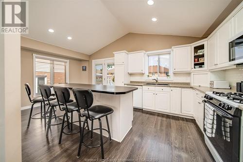 10884 Brentwood Crescent, Windsor, ON - Indoor Photo Showing Kitchen