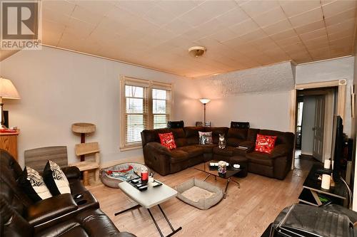 162 John Street, Sarnia, ON - Indoor Photo Showing Living Room