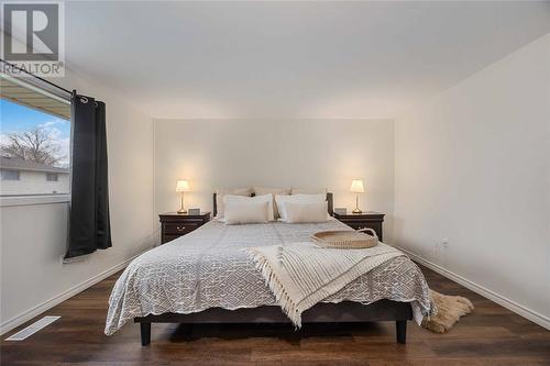 1025 Frost Avenue, Sarnia, ON - Indoor Photo Showing Bedroom