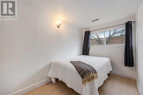 1025 Frost Avenue, Sarnia, ON - Indoor Photo Showing Bedroom