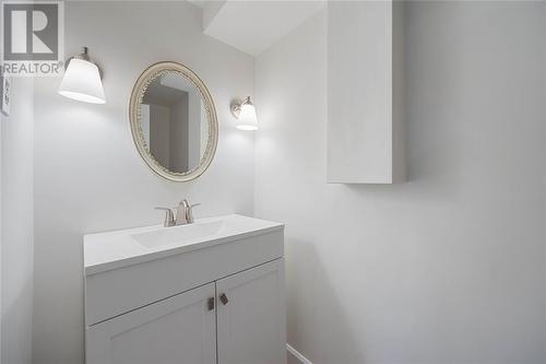 1025 Frost Avenue, Sarnia, ON - Indoor Photo Showing Bathroom