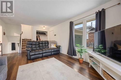 1025 Frost Avenue, Sarnia, ON - Indoor Photo Showing Living Room