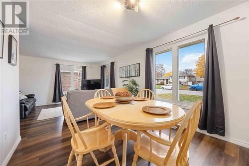 1025 Frost Avenue, Sarnia, ON - Indoor Photo Showing Dining Room