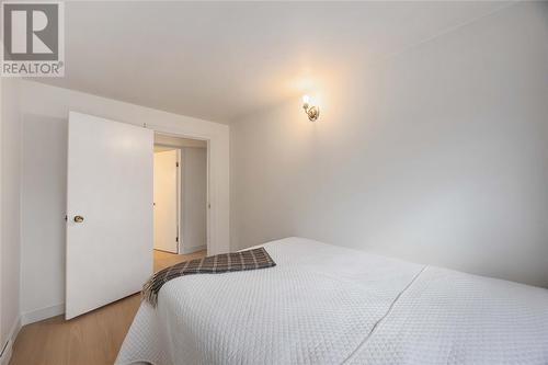 1025 Frost Avenue, Sarnia, ON - Indoor Photo Showing Bedroom