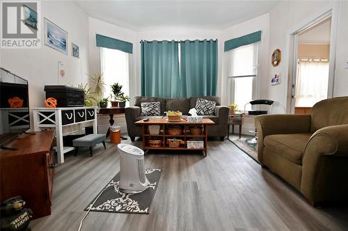 162 John Street, Sarnia, ON - Indoor Photo Showing Living Room