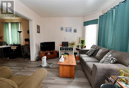 162 John Street, Sarnia, ON - Indoor Photo Showing Living Room