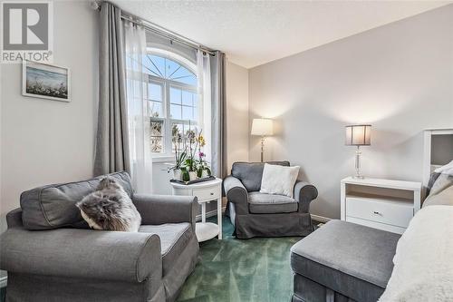 20 Crusoe Place, Ingersoll, ON - Indoor Photo Showing Living Room