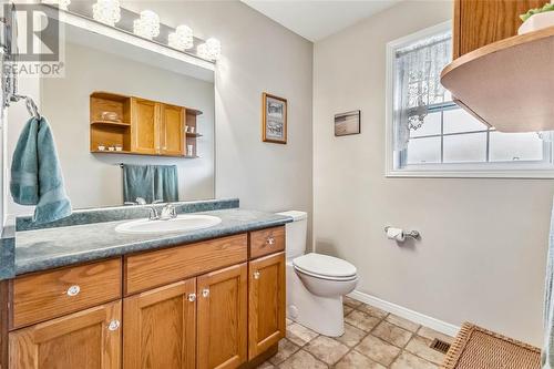 20 Crusoe Place, Ingersoll, ON - Indoor Photo Showing Bathroom