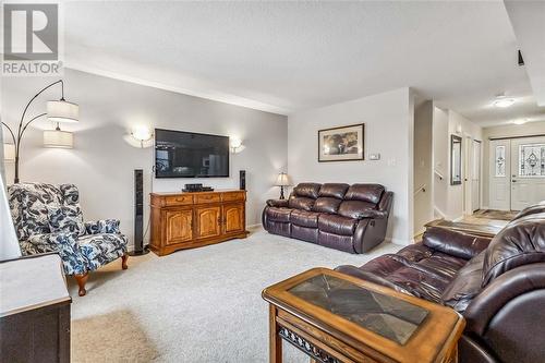 20 Crusoe Place, Ingersoll, ON - Indoor Photo Showing Living Room