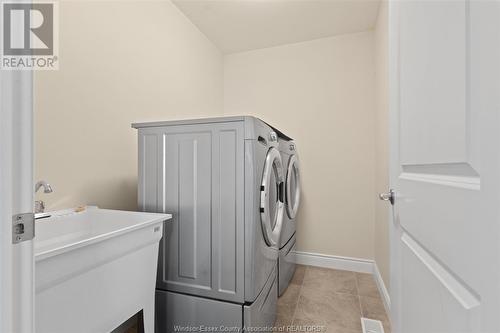 2212 Gatwick, Windsor, ON - Indoor Photo Showing Laundry Room