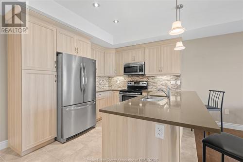 2212 Gatwick, Windsor, ON - Indoor Photo Showing Kitchen With Upgraded Kitchen