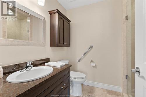 2212 Gatwick, Windsor, ON - Indoor Photo Showing Bathroom