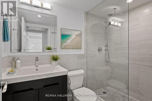 217 - 18 Beverley Street, Toronto, ON - Indoor Photo Showing Bathroom