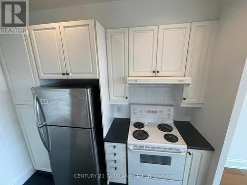 803 - 102 Bloor Street W, Toronto, ON - Indoor Photo Showing Kitchen