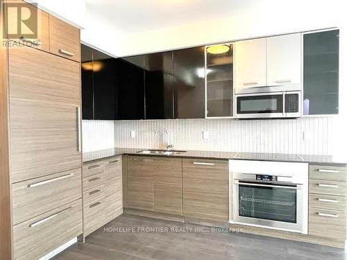 3208 - 5168 Yonge Street, Toronto, ON - Indoor Photo Showing Kitchen