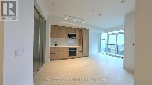 1701 - 127 Broadway Avenue S, Toronto, ON - Indoor Photo Showing Kitchen