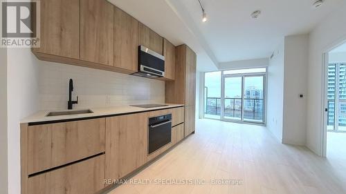 1701 - 127 Broadway Avenue S, Toronto, ON - Indoor Photo Showing Kitchen