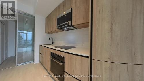 1701 - 127 Broadway Avenue S, Toronto, ON - Indoor Photo Showing Kitchen