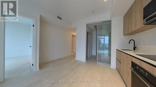 1701 - 127 Broadway Avenue S, Toronto, ON - Indoor Photo Showing Kitchen