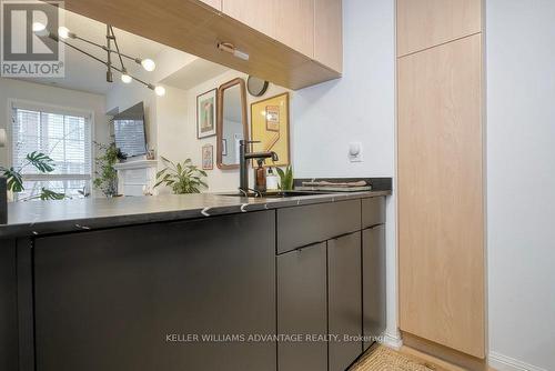 812 - 5 Everson Drive, Toronto, ON - Indoor Photo Showing Kitchen