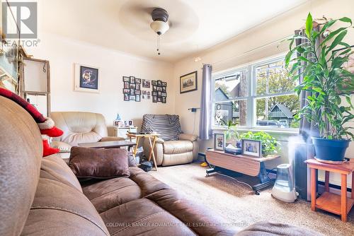 502 Bruce Street, South Bruce Peninsula, ON - Indoor Photo Showing Living Room