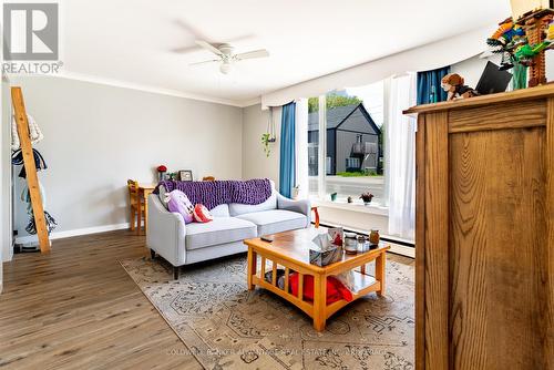 502 Bruce Street, South Bruce Peninsula, ON - Indoor Photo Showing Living Room