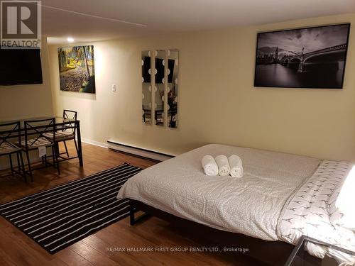 37 Mutual Street, Toronto, ON - Indoor Photo Showing Bedroom