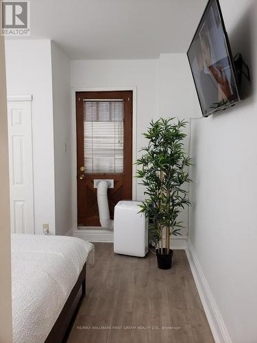 37 Mutual Street, Toronto, ON - Indoor Photo Showing Bedroom