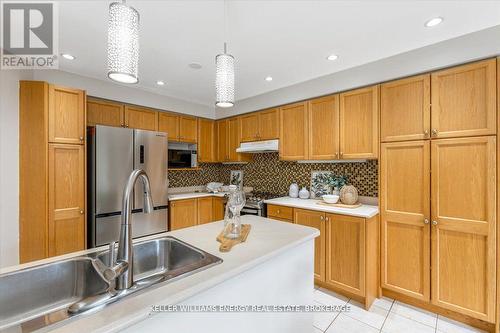 10 Lurosa Crescent, Whitby (Taunton North), ON - Indoor Photo Showing Kitchen With Double Sink