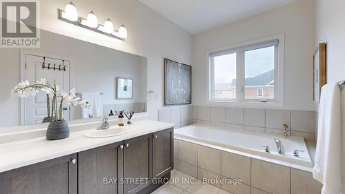 202 Paradelle Drive, Richmond Hill, ON - Indoor Photo Showing Bathroom