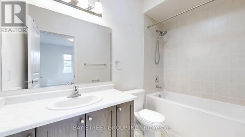 202 Paradelle Drive, Richmond Hill, ON - Indoor Photo Showing Bathroom