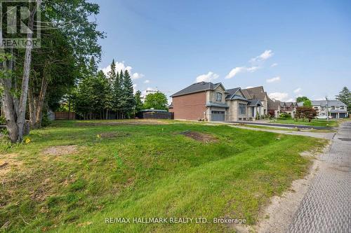 160 Hollingsworth Drive, King, ON 