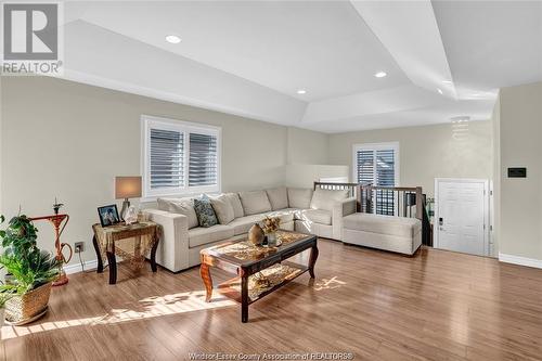 3106 Viola Crescent, Windsor, ON - Indoor Photo Showing Living Room